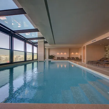 Land's End, Boutique 4*