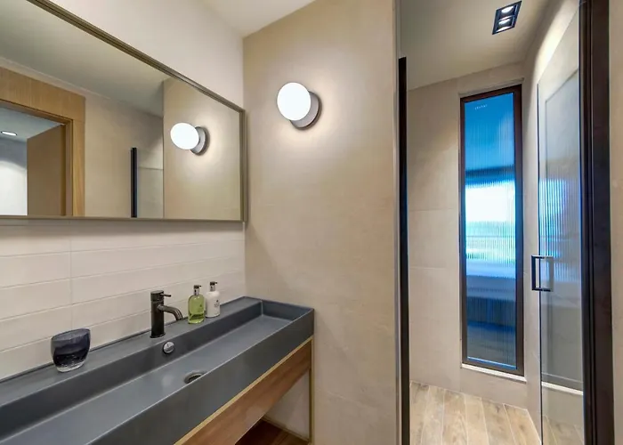 Land's End, Boutique 4*