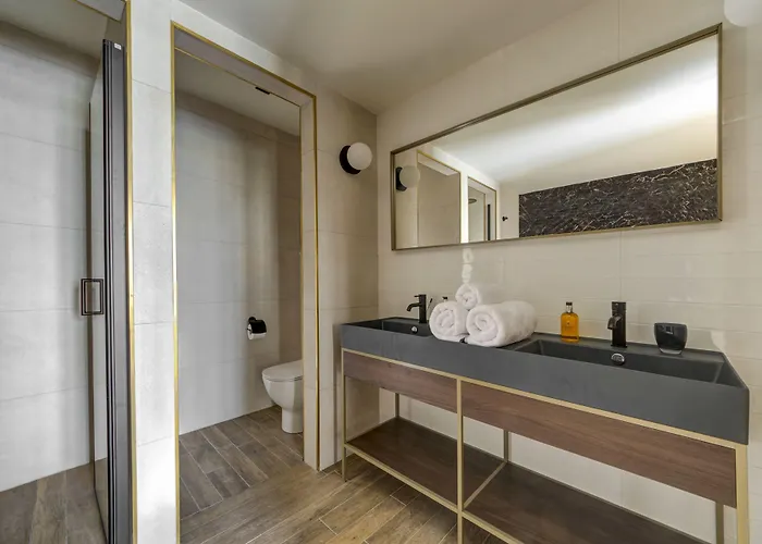 Land's End, Boutique Ξενοδοχείο 4*