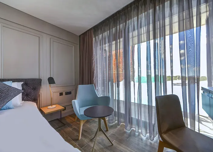 Land's End, Boutique Σλιέμα