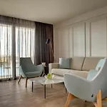 Land's End, Boutique 4* סליאמה