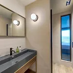 Land's End, Boutique 4*