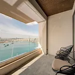 Land's End, Boutique סליאמה