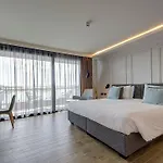 Land's End, Boutique מלון 4*