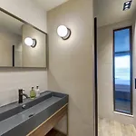 Land's End, Boutique 4*