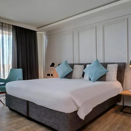 Land's End, Boutique 4*