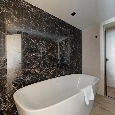Hotell Land's End, Boutique Sliema