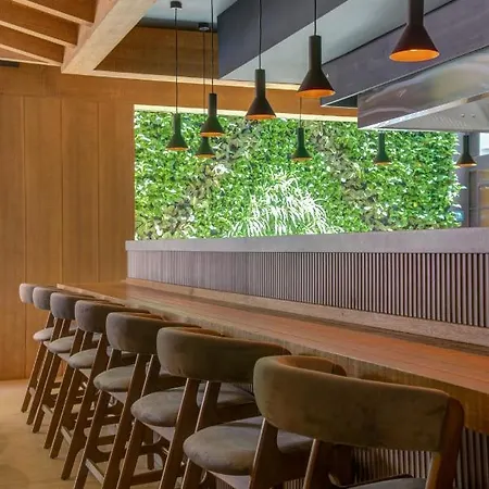 Land's End, Boutique 4*