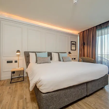 Land's End, Boutique 4* סליאמה