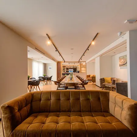 Land's End, Boutique 4*