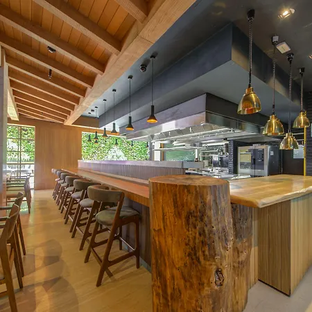 Land's End, Boutique Sliema