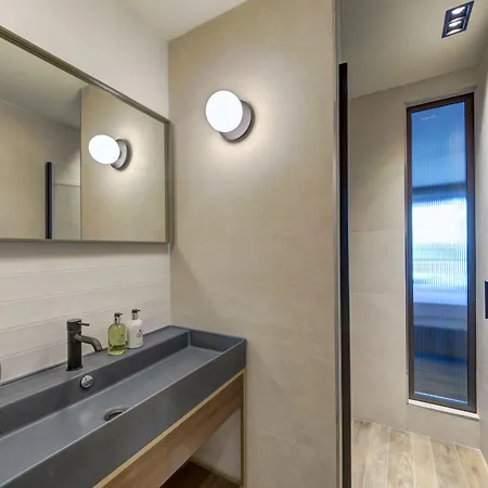 Land's End, Boutique 4*