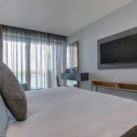 Land's End, Boutique Hotel