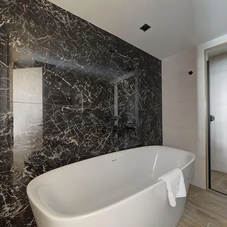 Land's End, Boutique