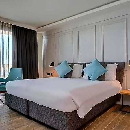 Land's End, Boutique Hotel