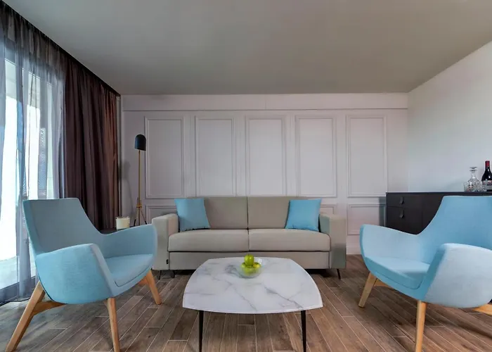 Land's End, Boutique Hotel