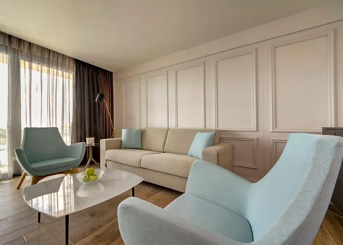 Land's End, Boutique Hotel