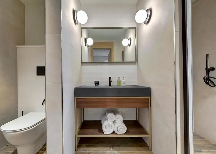 Land's End, Boutique Hotel