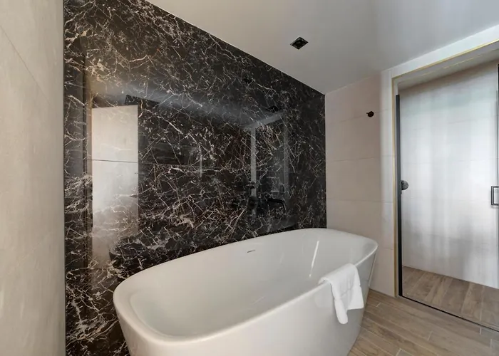 Hotel Land's End, Boutique Sliema