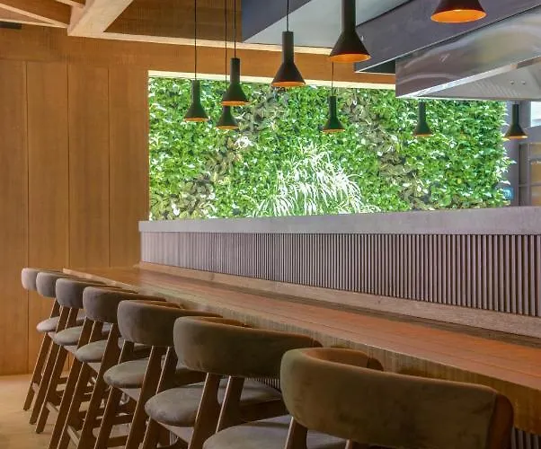 Land's End, Boutique 4*