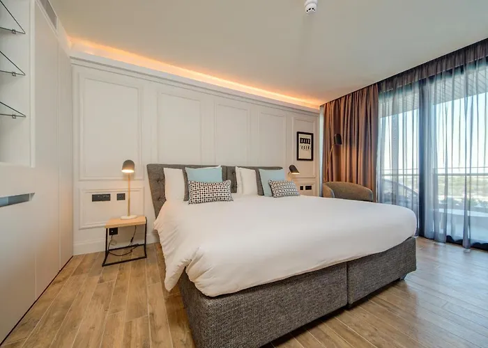 Land's End, Boutique 4* Sliema