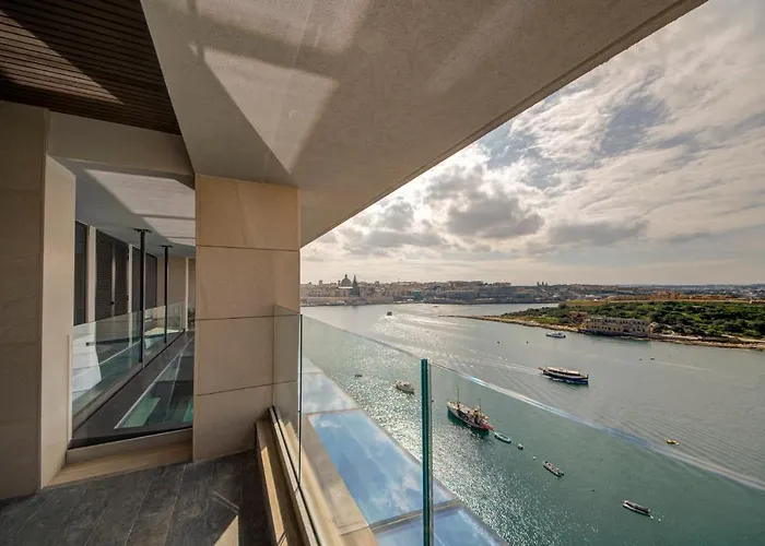 Land's End, Boutique Sliema