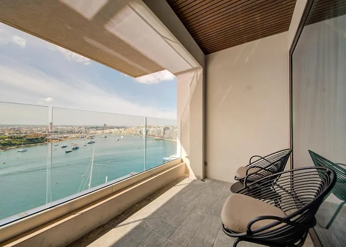 Land's End, Boutique Sliema