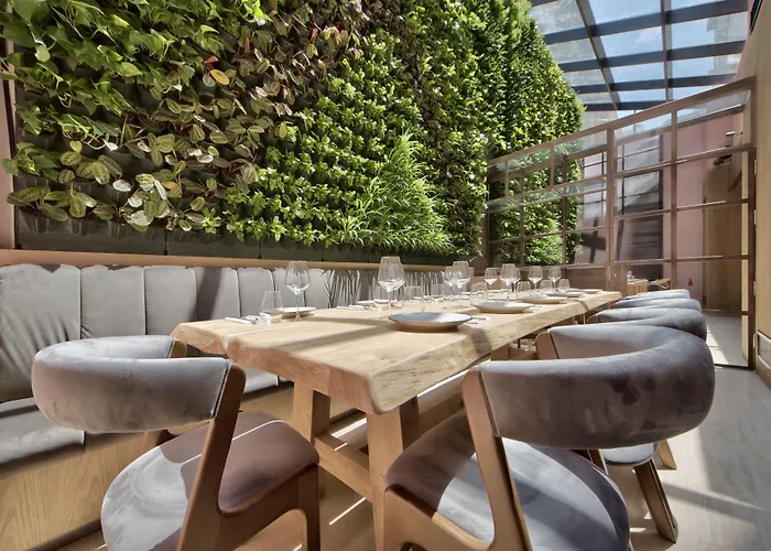 Land's End, Boutique 4*