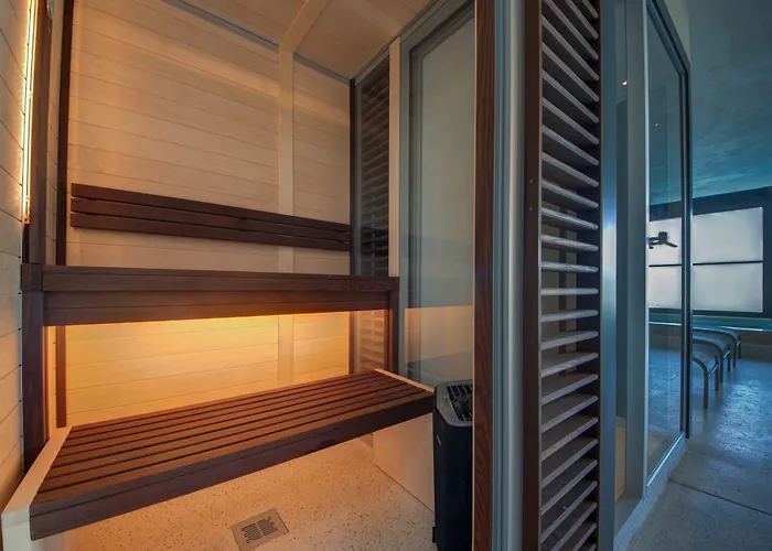 Land's End, Boutique Hotel