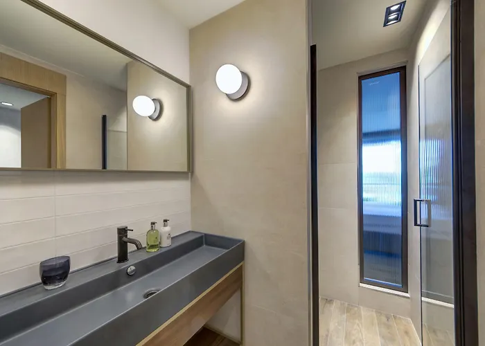 Land's End, Boutique 4*