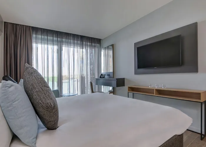 Land's End, Boutique Hotel