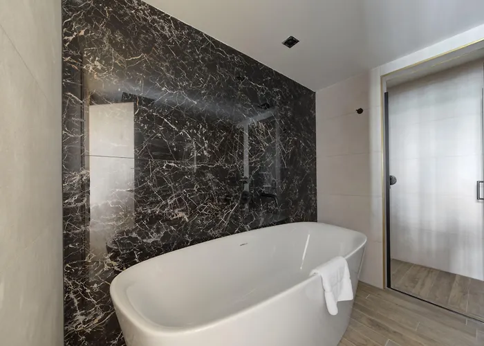 Land's End, Boutique