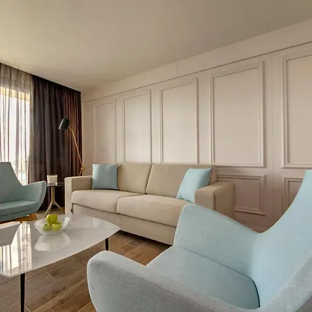 Land's End, Boutique Hotel