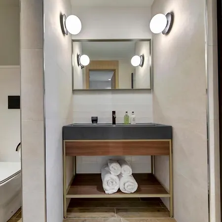 Land's End, Boutique Hotel