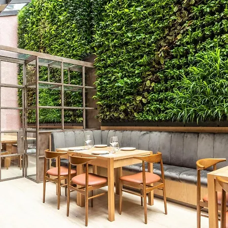 Hotel Land's End, Boutique