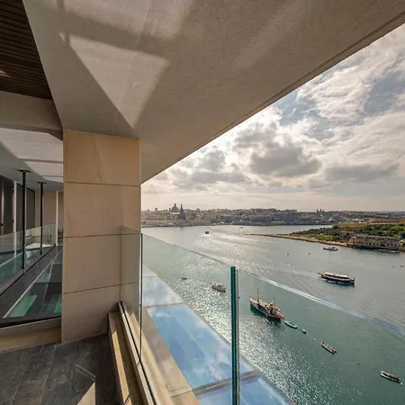 Land's End, Boutique Sliema