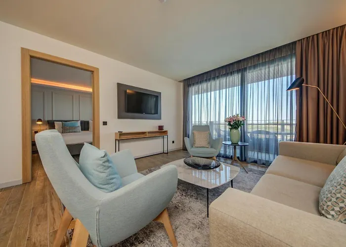 Land's End, Boutique Sliema