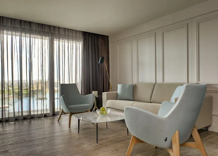 Land's End, Boutique Sliema